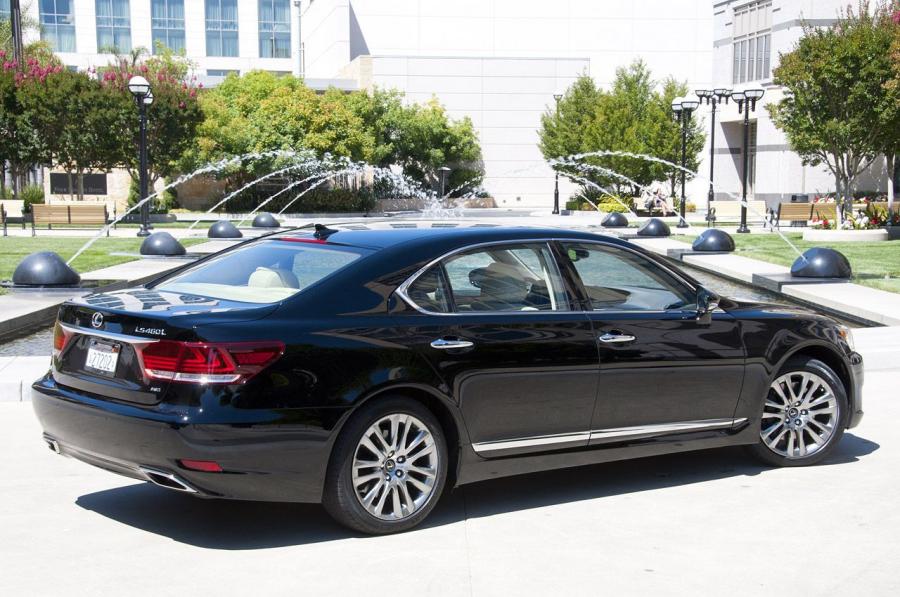  Lexus LS460 2013 года  (фото 2 из 111)